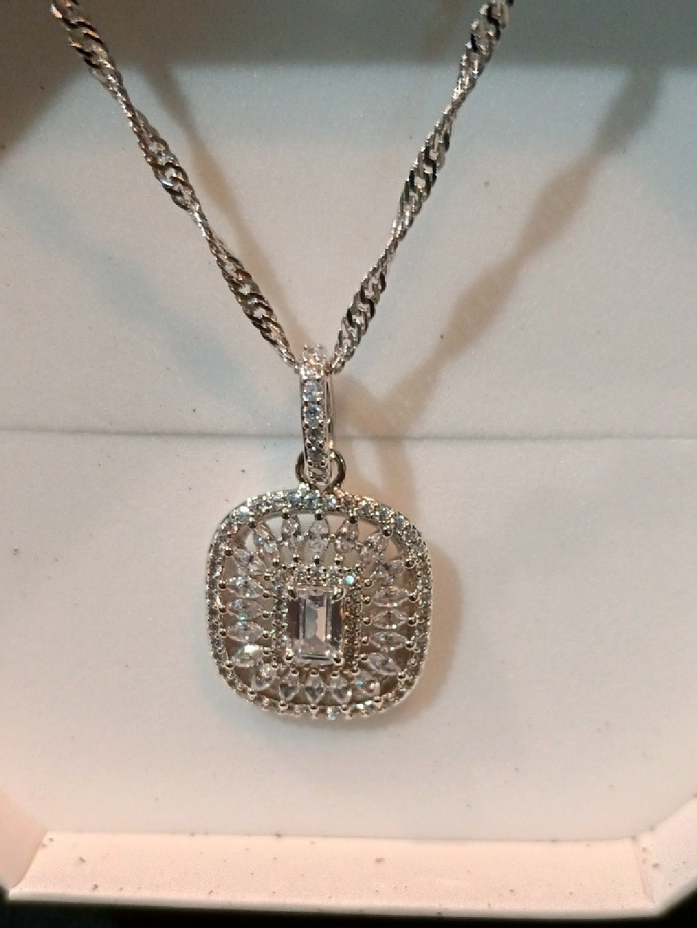 Rare Unicorn Only 1 Of 250 Made Silver White Crystal Halo Pendant Necklace